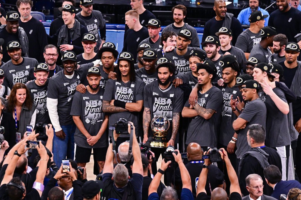 Spurs Eliminan al Campeón Thunder y Regresan a las Finales de la&nbsp;NBA